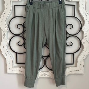 BLU CLOVER CROPPED JOGGERS ARMY GREEN SIZE SMALL